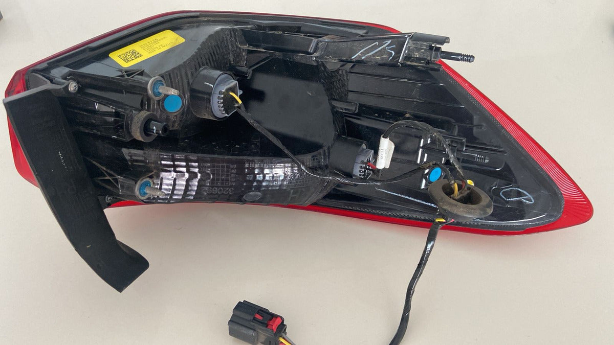 Lanterna Traseira Direita Usada Onix 2020/2025 Original GM 26393726