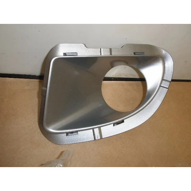 Moldura Farol Neblina Esquerdo Cinza – Fiat Punto
