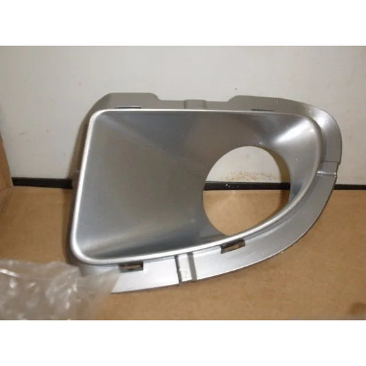 Moldura Farol Neblina Esquerdo Cinza – Fiat Punto