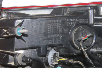 Lanterna de Freio Traseira Esquerda Onix B Sedan LT 2020/2022 Original GM 26337496