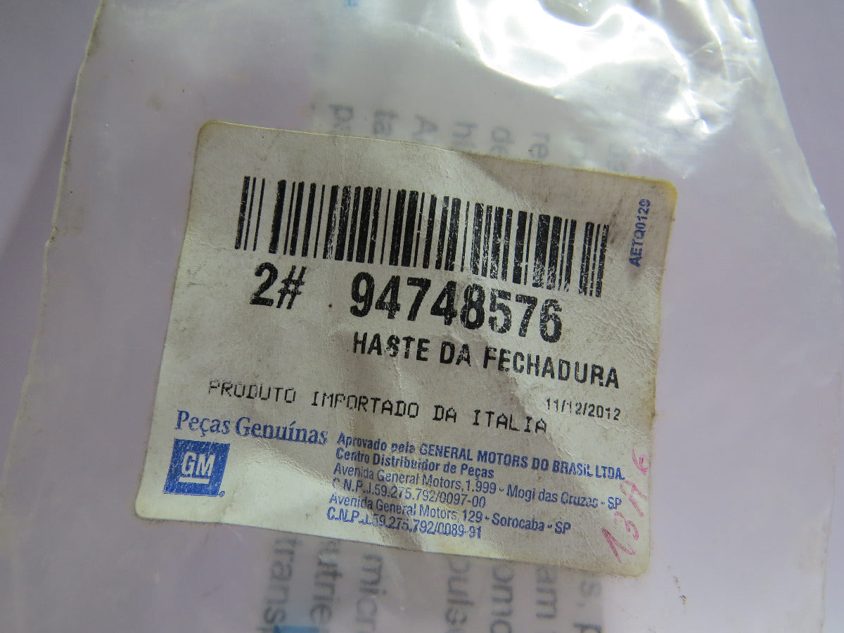 Haste da Fechadura da Porta Dianteira Esquerda Onix 2013/2019 Original GM 94748576