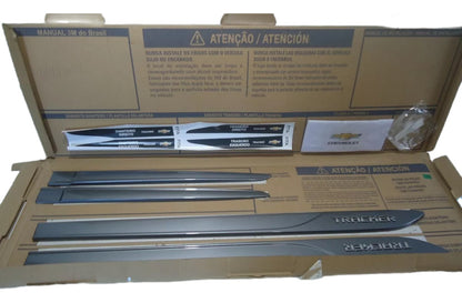 Jogo de Frisos Laterais Cinza Santin Steel Tracker 2021 Original GM 98551307
