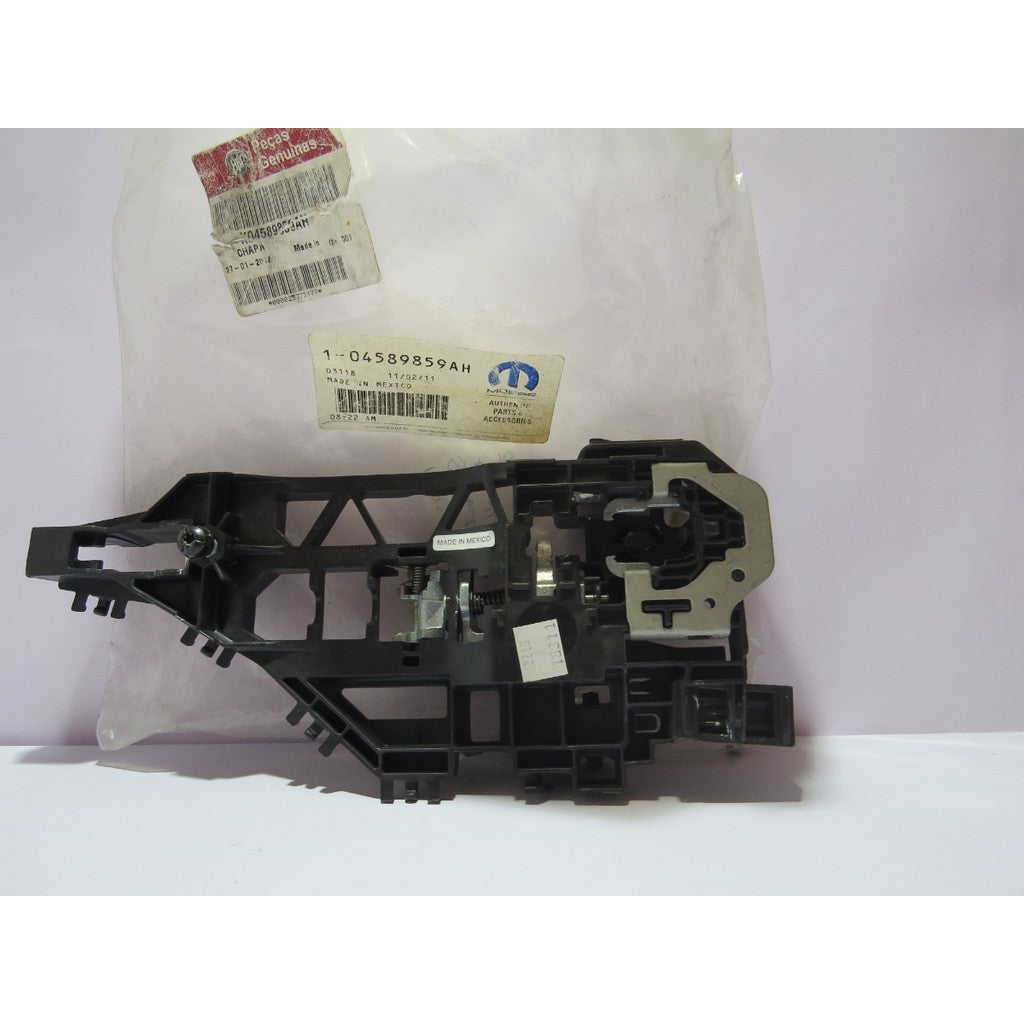 Suporte Maçaneta Dianteira Lado Esquerdo Fiat Freemont 2012 a 2016 Original K04589859AH