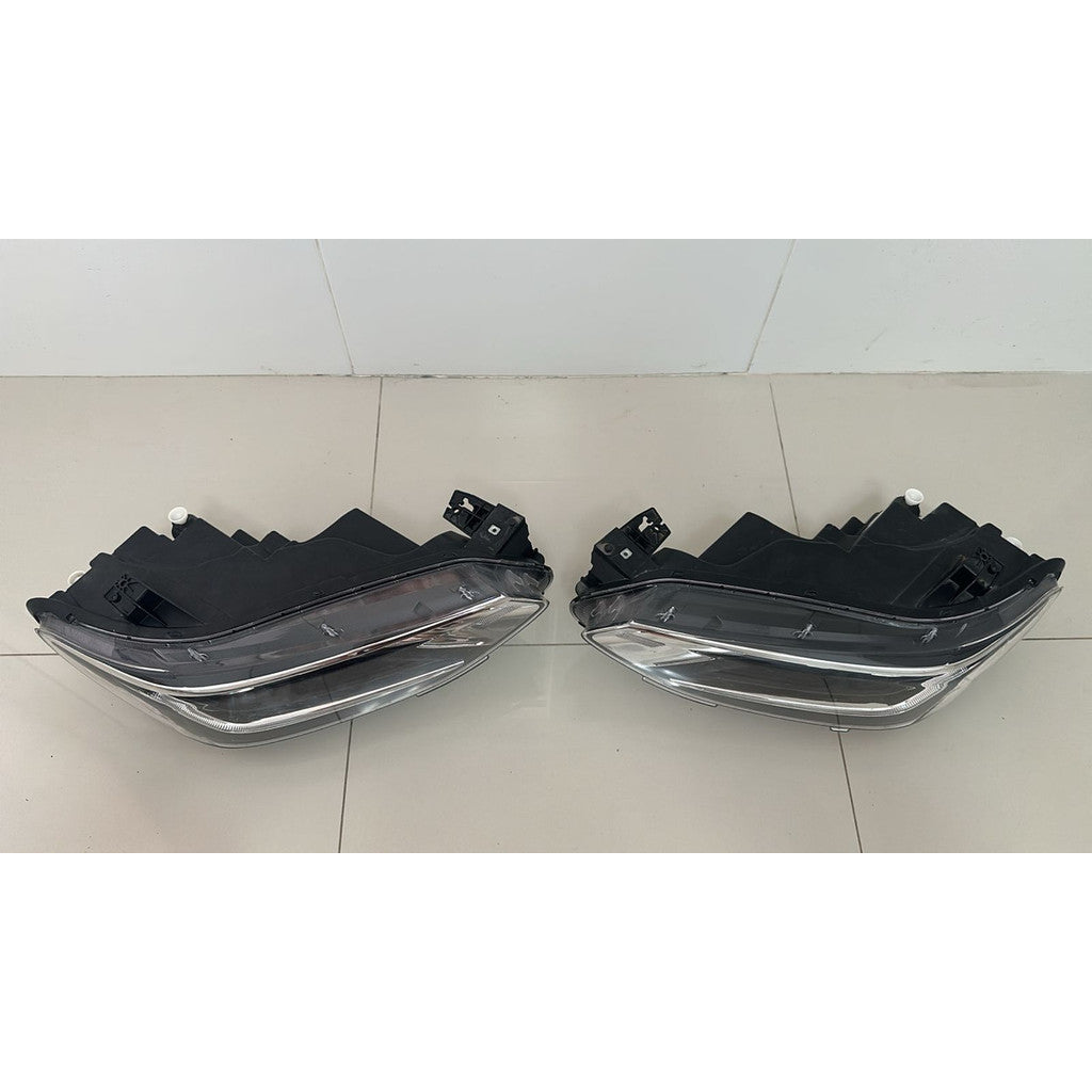 Par de Farol Cherolet GM Tracker 2021 a 2025 Original