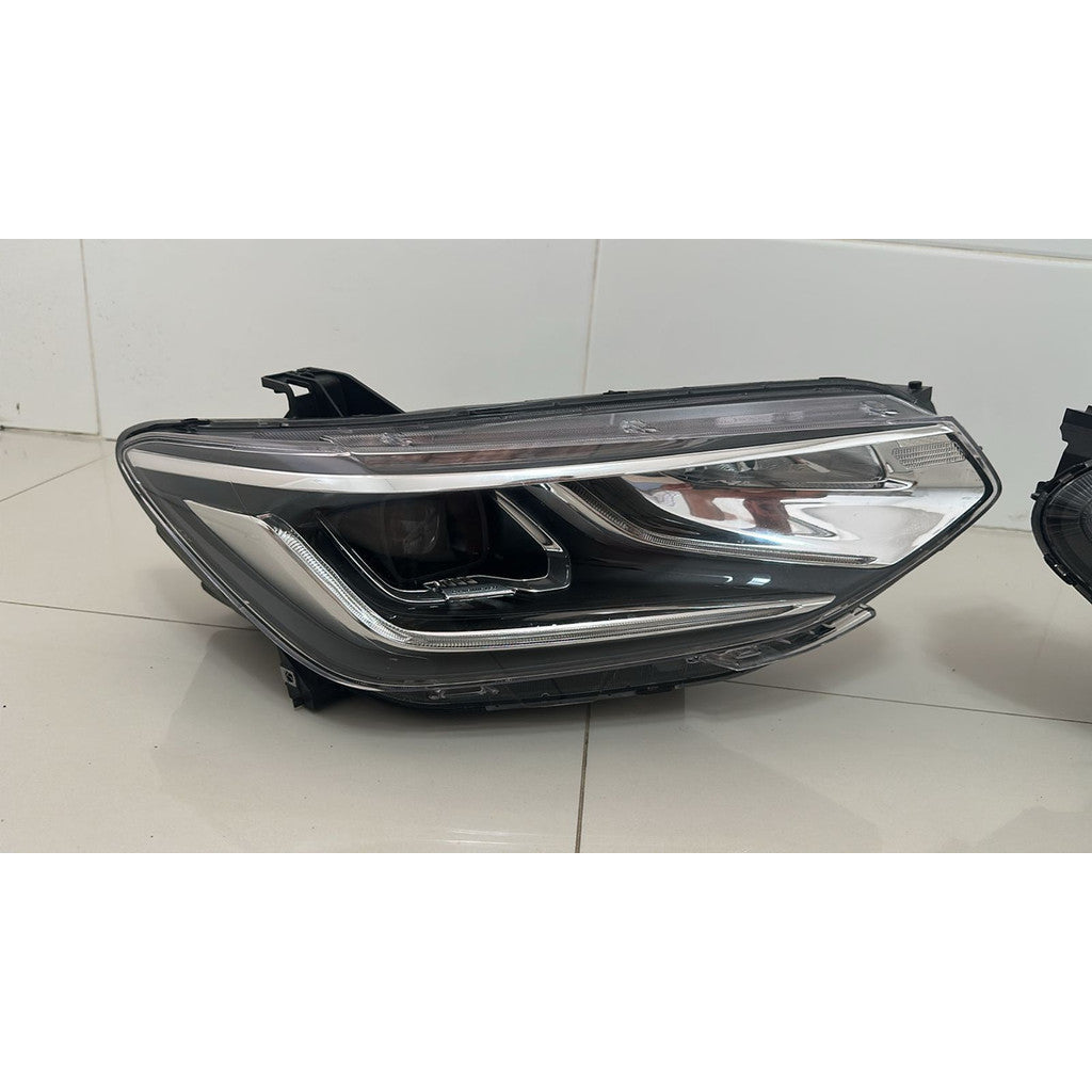 Par de Farol Cherolet GM Tracker 2021 a 2025 Original
