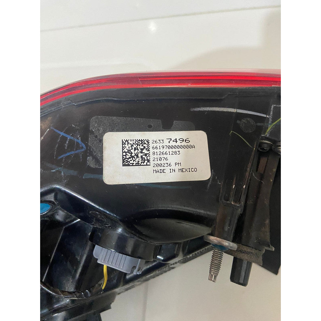 Lanterna Traseira Esquerda GM Onix 2020 a 2023 Original com Detalhe 26393727