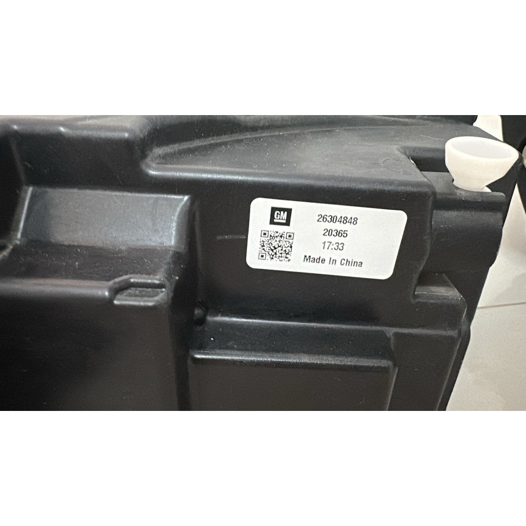 Par de Farol Cherolet GM Tracker 2021 a 2025 Original