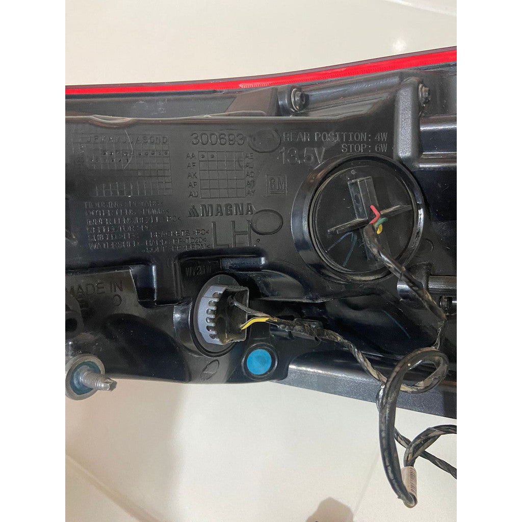 Lanterna Traseira Esquerda GM Onix 2020 a 2023 Original com Detalhe 26393727