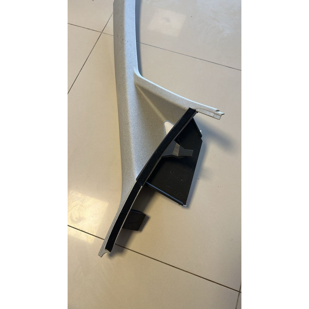 Moldura Acabamento Coluna Direita Para-brisa Fiat Punto Linea 100174438