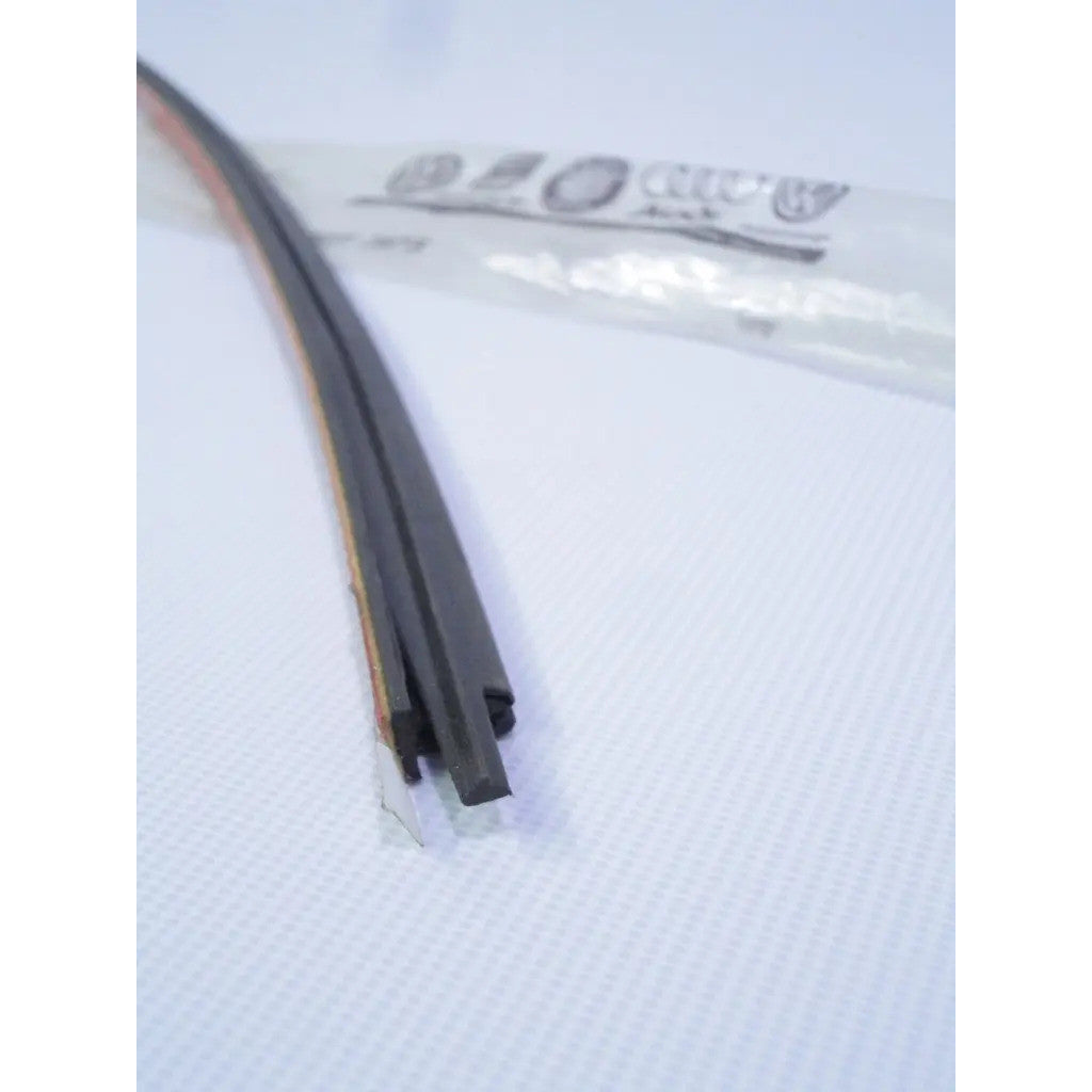 Borracha Moldura Lateral Direita Para-brisa VW Saveiro 2000 a 2002 G2