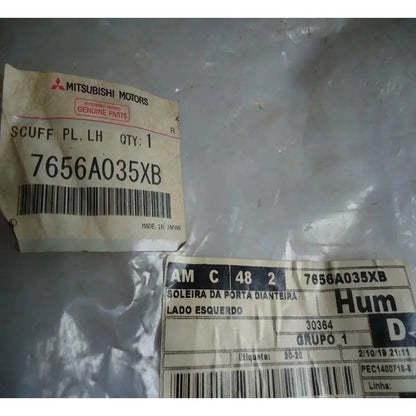 Placa Soleira Dianteira Esquerda Sport – Mitsubishi Outlander